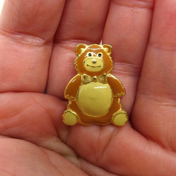 Vintage Teddy Bear Brooch Enamel Gold Tone 1" Pin Brown Cream - Picture 1 of 7